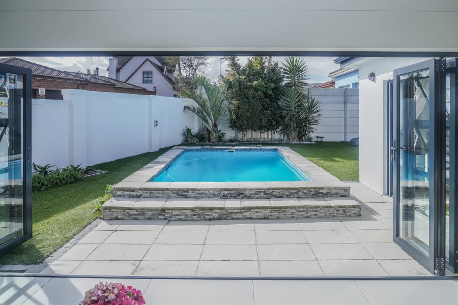 3 Bedroom Property for Sale in Jakarandas Western Cape